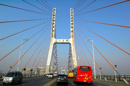 圖文:南昌八一大橋?qū)⑦M(jìn)行&ldquo;體檢&rdquo;